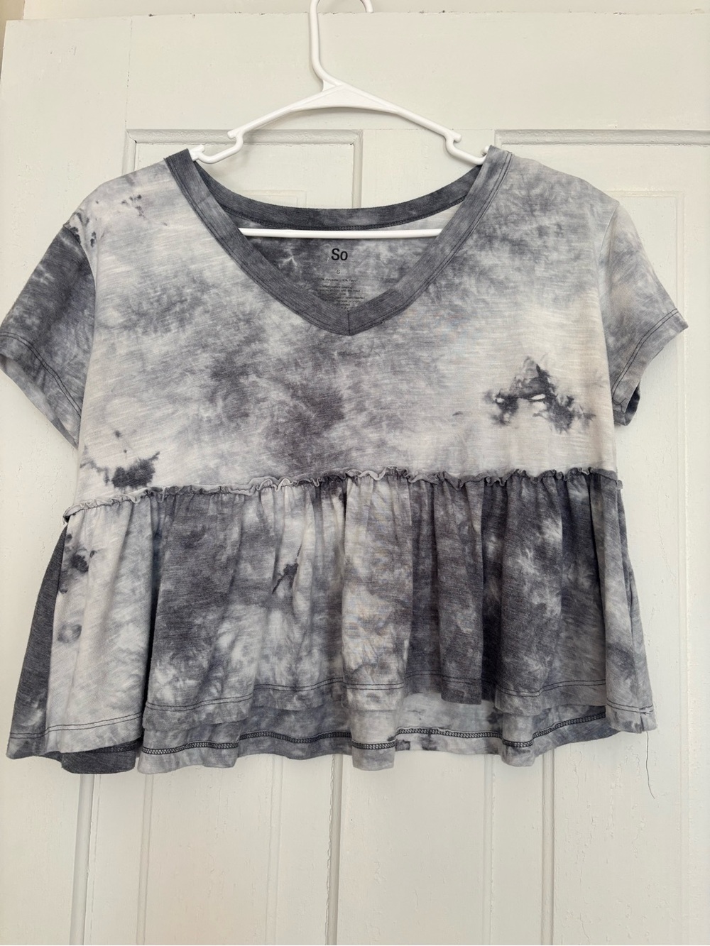 SO Tie-Dye V-Neck Peplum Crop Top in Black & White